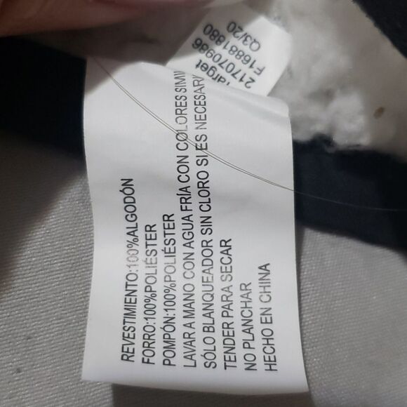 💙Plaid Infant Winter Pom-Pom Hat - Picture 6 of 6